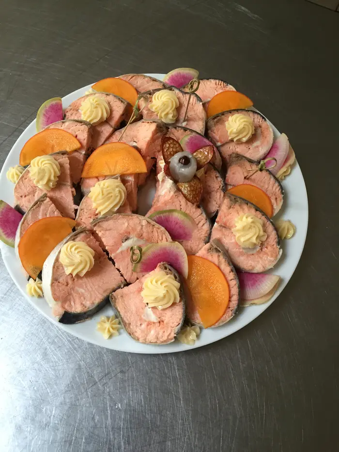 Plateau de saumon et fruits de mer