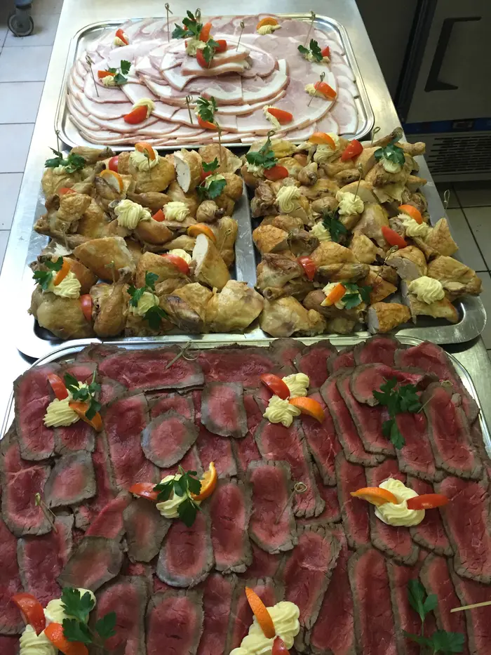 Buffet chaud et rôti de bœuf