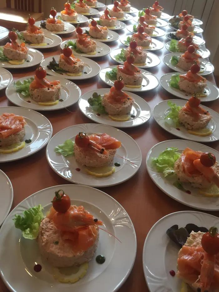 Entrées à la crevette, service en salle
