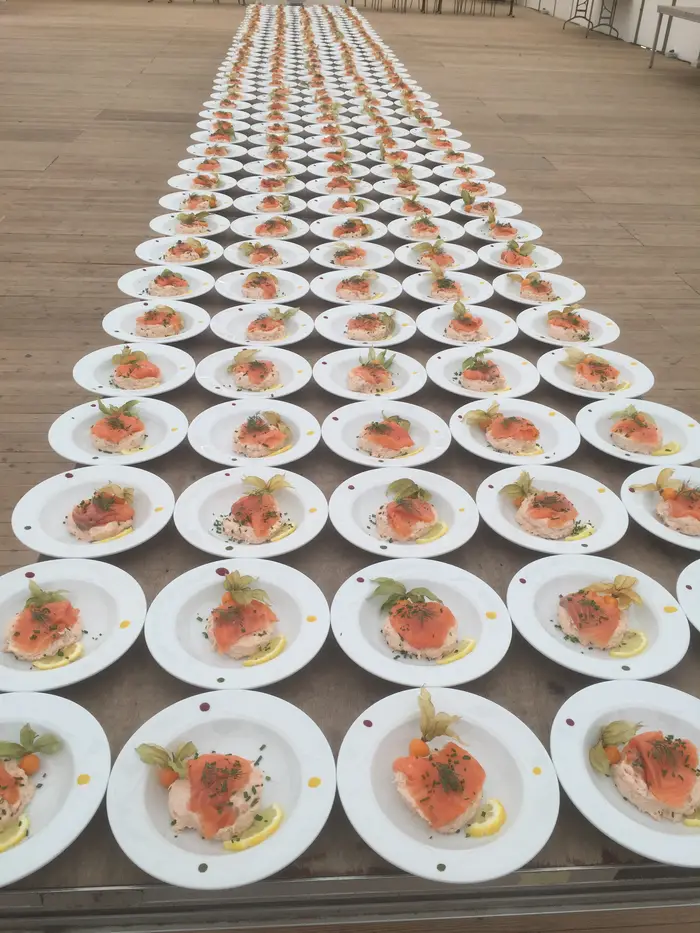 Mise en place, entrées au saumon