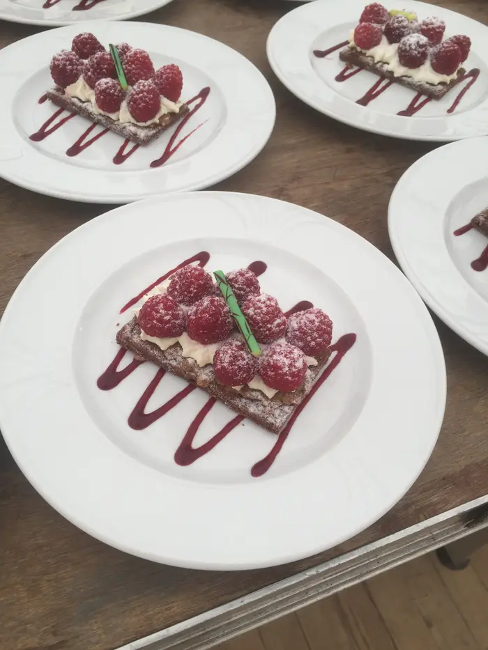 Dessert aux framboises