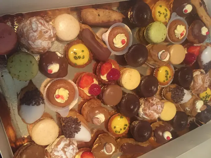 Macarons et petits fours