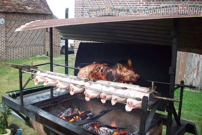 Cochon de lait à la broche
