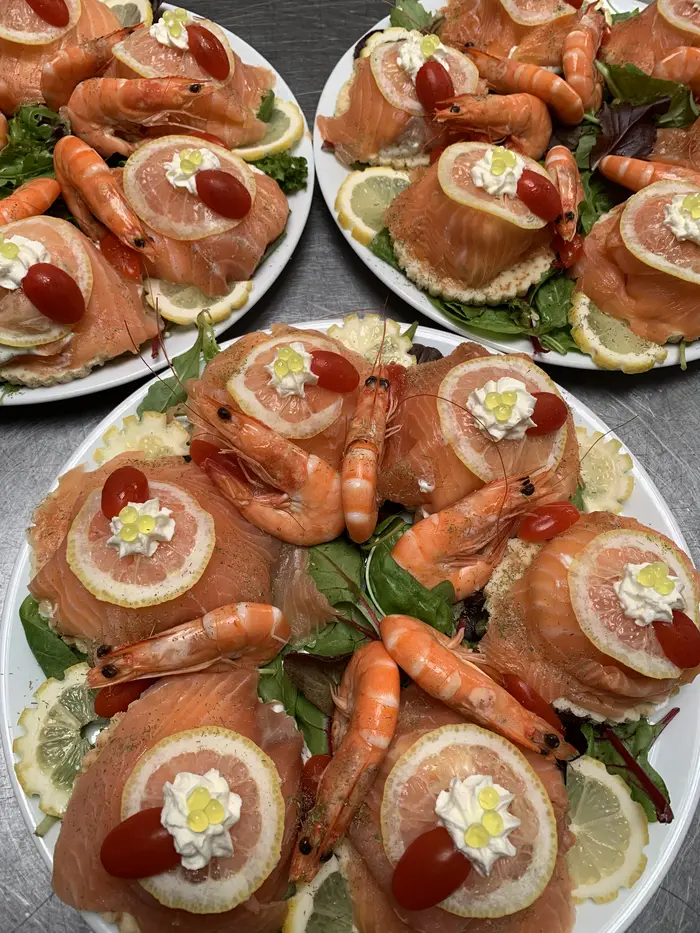 Roulés de saumon et crevettes
