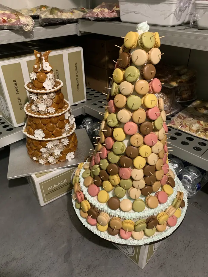 Pièce montée de macarons